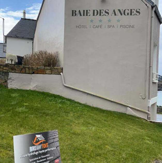 Façade d'un hotel repeint