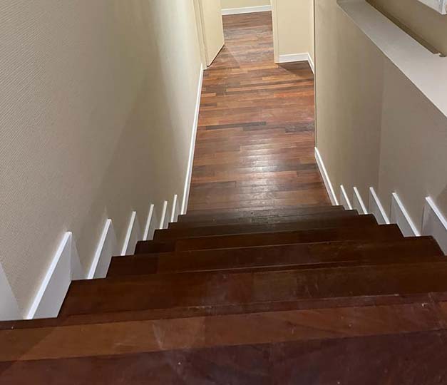 Escalier et couloir en parquet